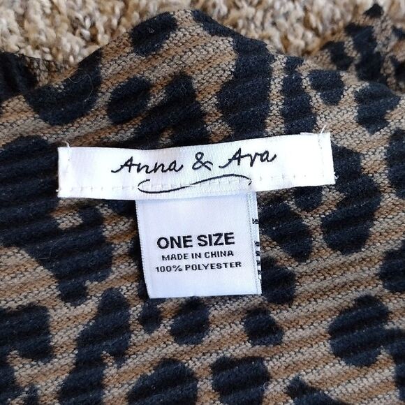 Anna & Ava Women's Leopard Print Brown Wrap Around Plush Scarf OS - Picture 2 of 9